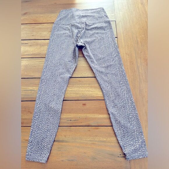 VARLEY LUNA LEGGINGS; size SMALL in umber feather pattern: like new! - Picture 3 of 6